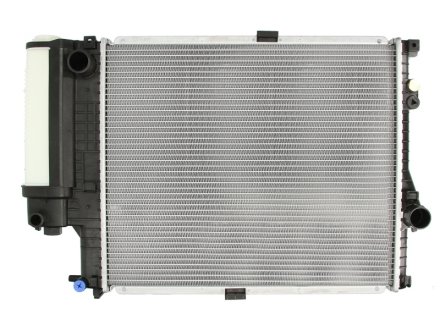 Радиатор охолодження BMW 5 E39 (95-) (вир-во) NISSENS 60607A