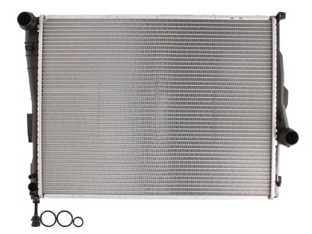 Радиатор охолодження BMW 3 E46 (98-) 1.6-3.3 (вир-во) NISSENS 60782A (фото 1)
