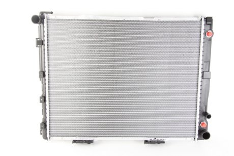 Радиатор охолодження MERCEDES E-CLASS W 124 (84-) E 300 D (вир-во) NISSENS 62762A